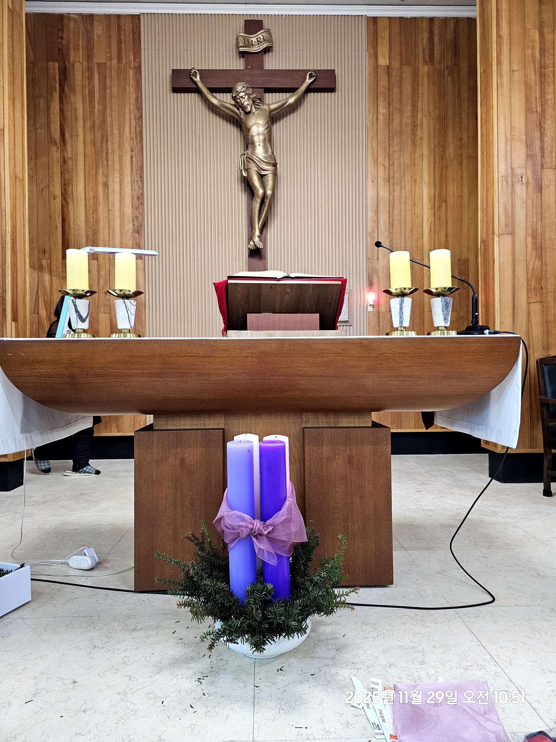 곡수성당의 소박한 대림꽃꽂이(2025.11.29)