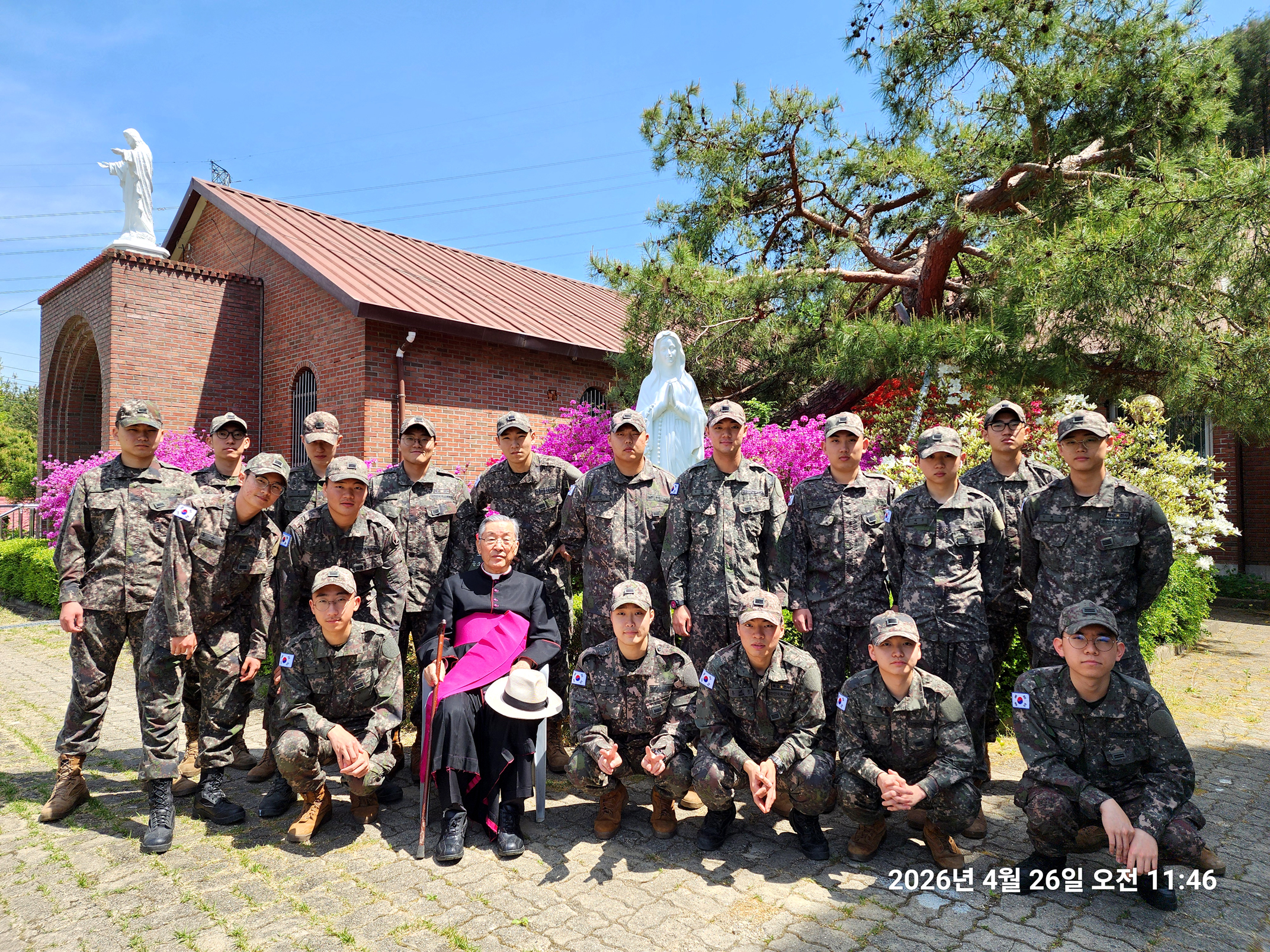 Who does not like to become a catholic priest like me ? 나처럼, 천주교회 사제가 되기 싫은 사람은 손을 좀 들어보시오 !(2026.04.26, 오전10시 성소주일미사)