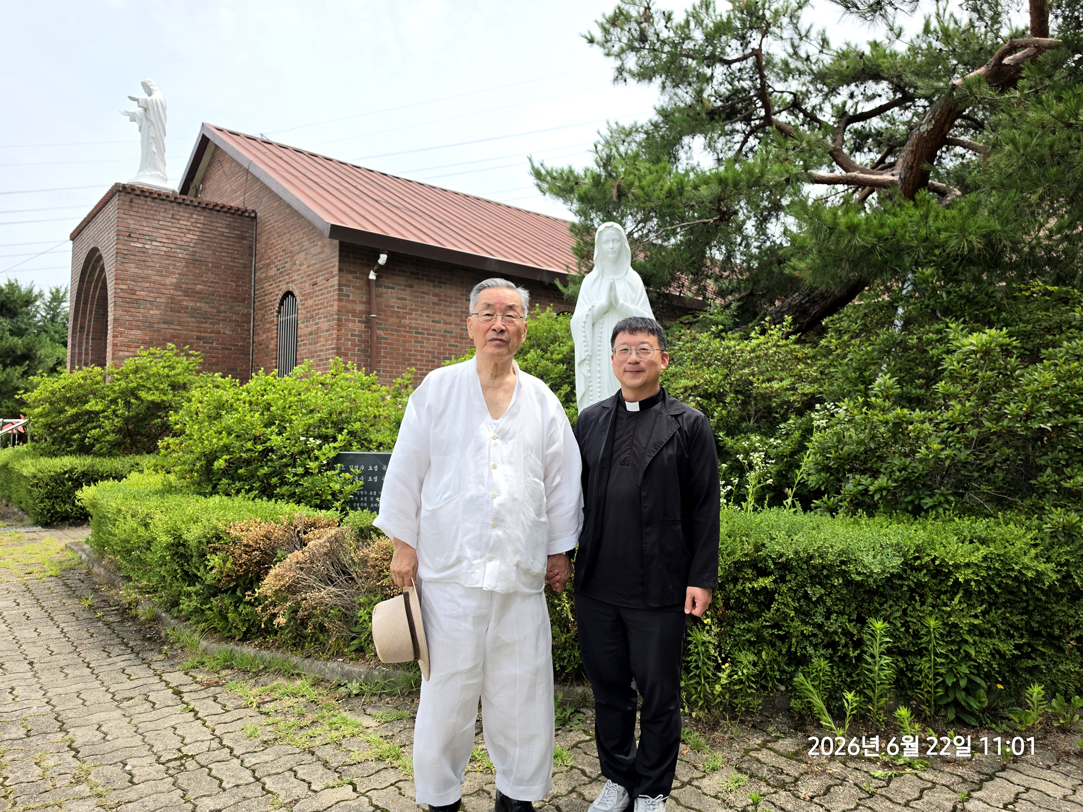 서울대교구 한국교회사연구소 소장 조한건 신부님 일행, 곡수공소로, 하느님의 종 순교자 프란치스코 하비에르 사우거사 기념서재로, 변기영 몬시뇰 방문(2026.06.22. 월요일, 오전 9시 미사)